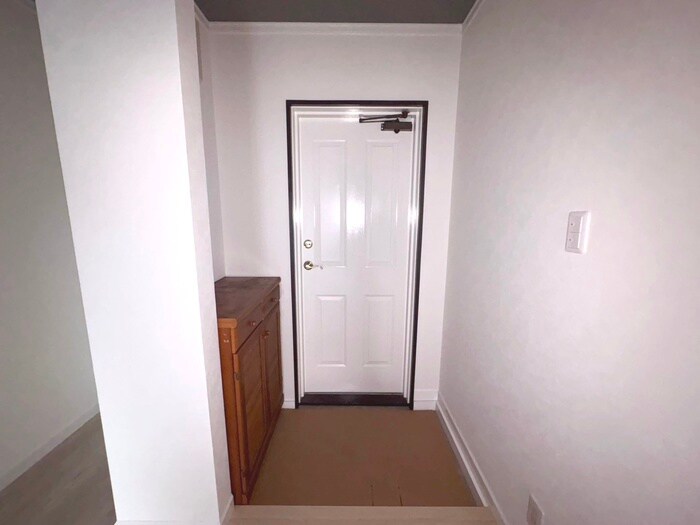 物件内観写真18　(玄関)