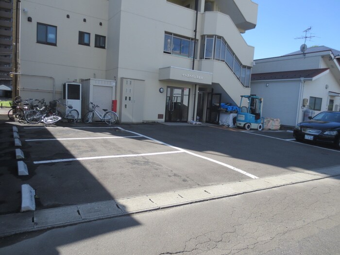 物件外観写真5　(駐車場)