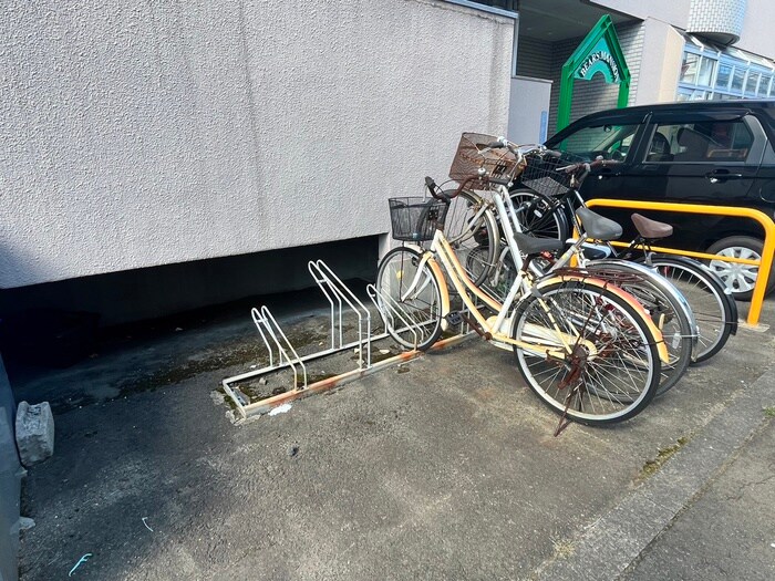 物件外観写真4　(駐輪場)
