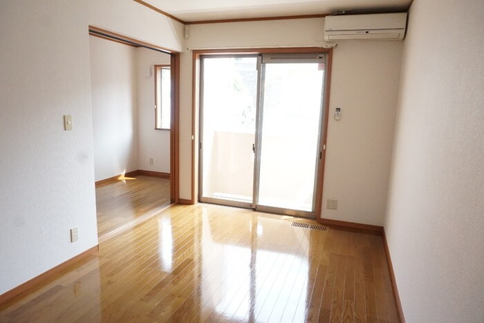 物件内観写真4　(居室)