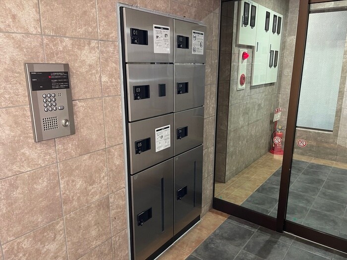 物件外観写真4　(エントランス部分)