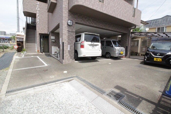 物件外観写真4　(駐車場)