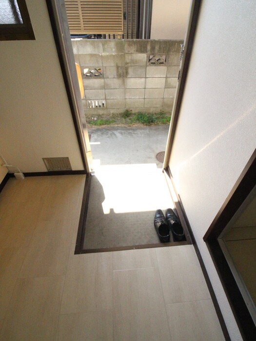 物件内観写真18　(玄関)