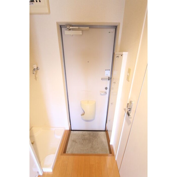 物件内観写真13　(玄関)