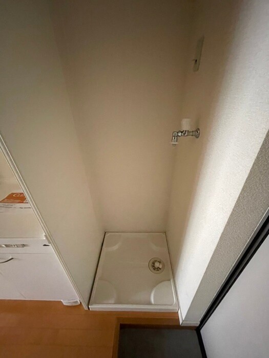 物件内観写真16　(洗濯機置場)