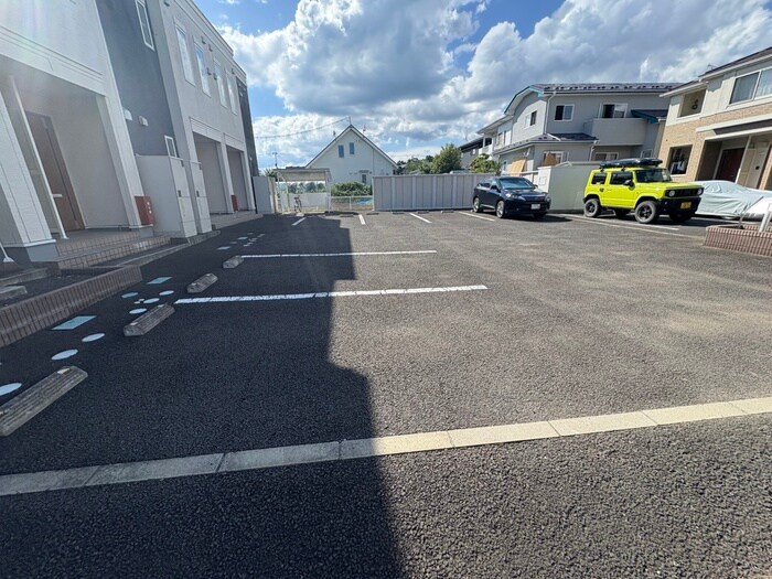 物件外観写真3　(駐車場)