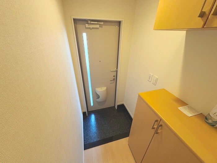 物件内観写真18　(玄関)