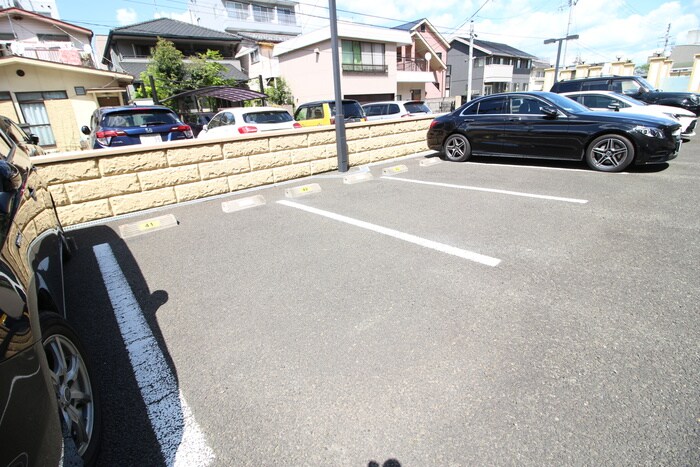 物件外観写真4　(駐車場)
