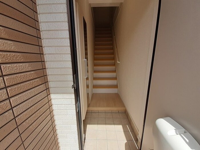 物件内観写真13　(玄関)