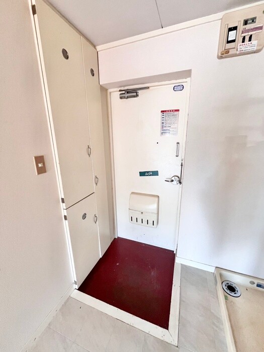 物件内観写真18　(玄関)