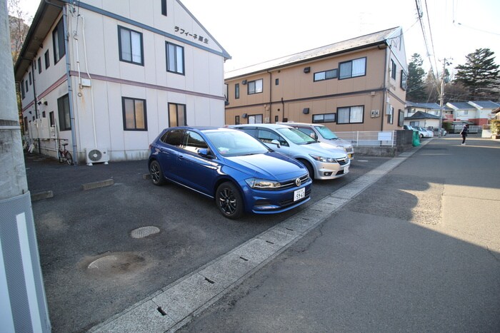 物件外観写真5　(駐車場)