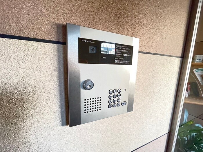 物件外観写真6　(エントランス部分)