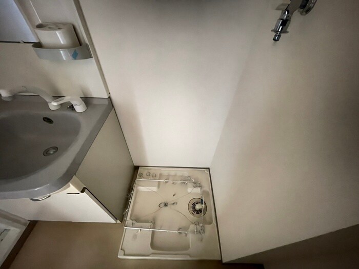 物件内観写真18　(洗濯機置場)