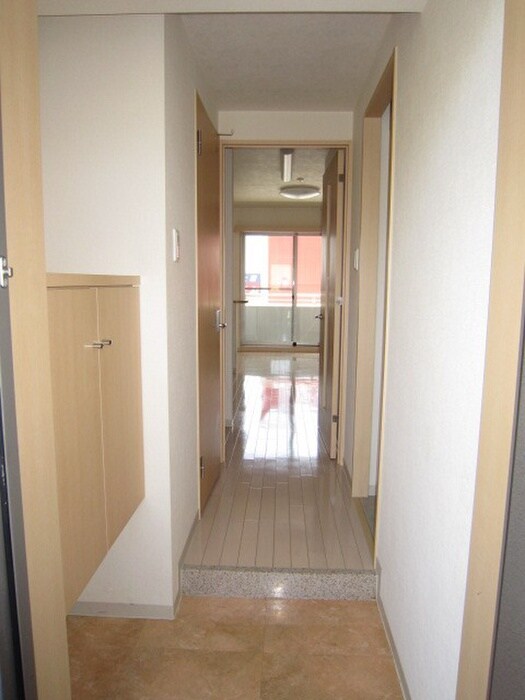 物件内観写真15　(玄関)