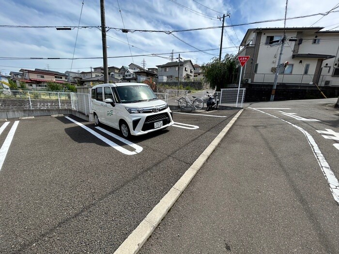 物件外観写真5　(駐車場)