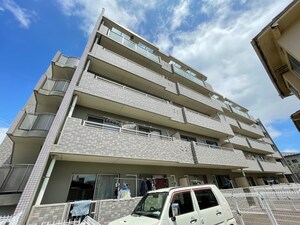 ロイヤルアニヴァーサリー若林外観写真