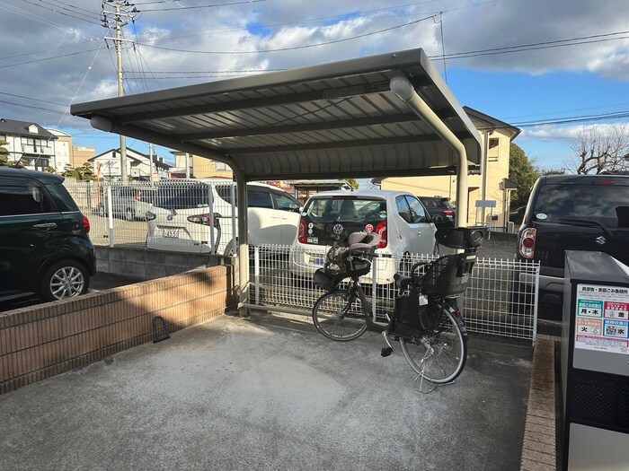 物件外観写真3　(駐輪場)