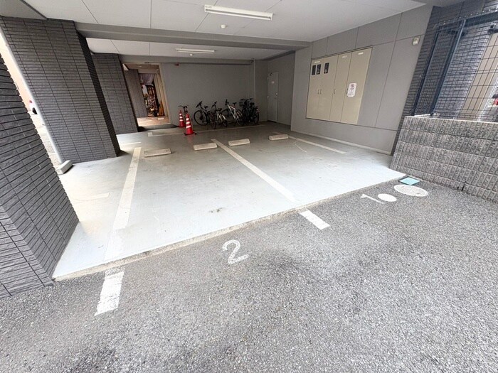 物件外観写真3　(駐車場)