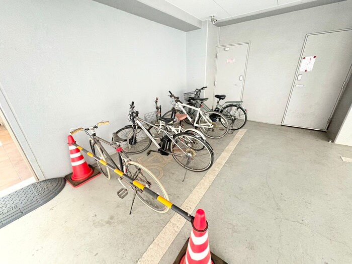 物件外観写真4　(駐輪場)