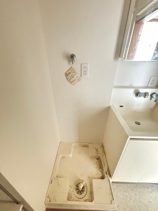 物件内観写真13　(洗濯機置場)