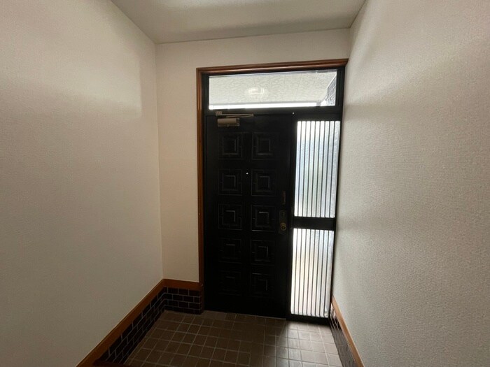 物件内観写真15　(玄関)