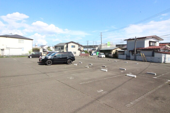 物件外観写真4　(駐車場)