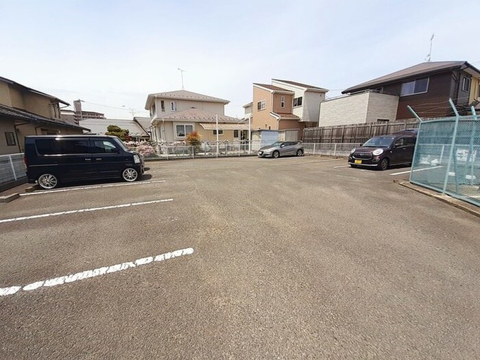 物件外観写真2　(駐車場)