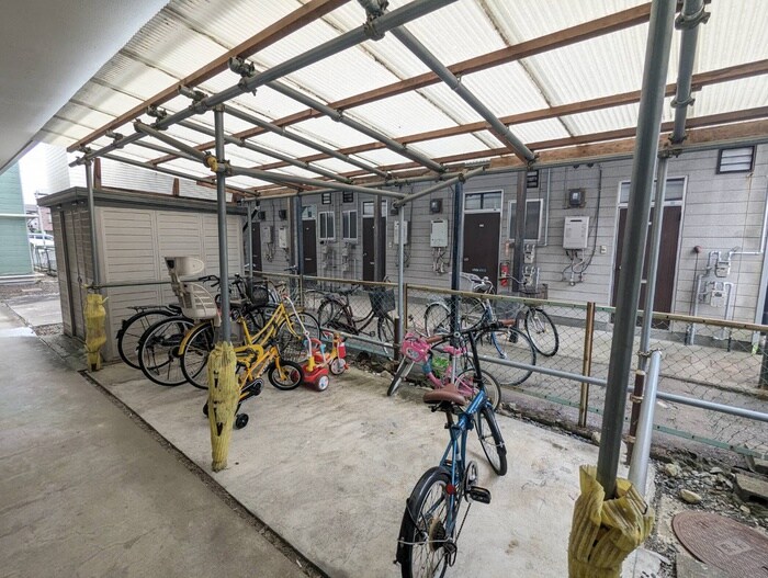 物件外観写真4　(駐輪場)