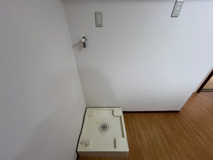 物件内観写真12　(洗濯機置場)