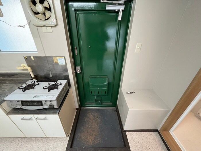 物件内観写真16　(玄関)