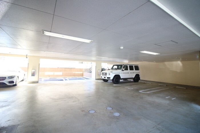 物件外観写真5　(駐車場)