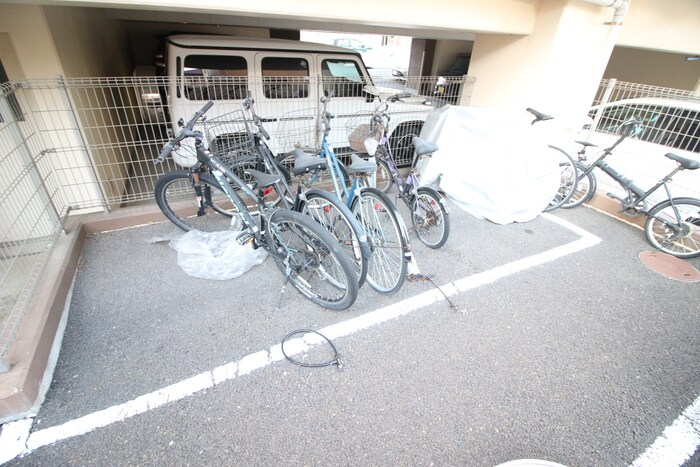 物件外観写真6　(駐輪場)