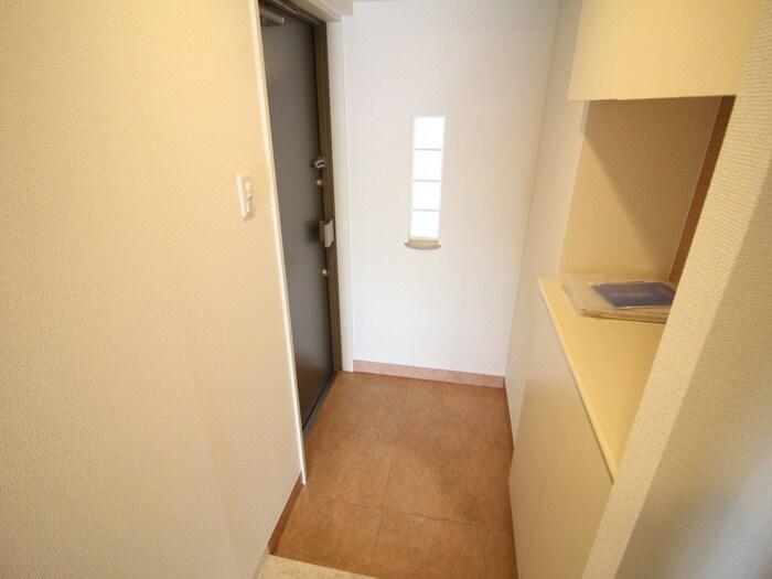 物件内観写真16　(玄関)