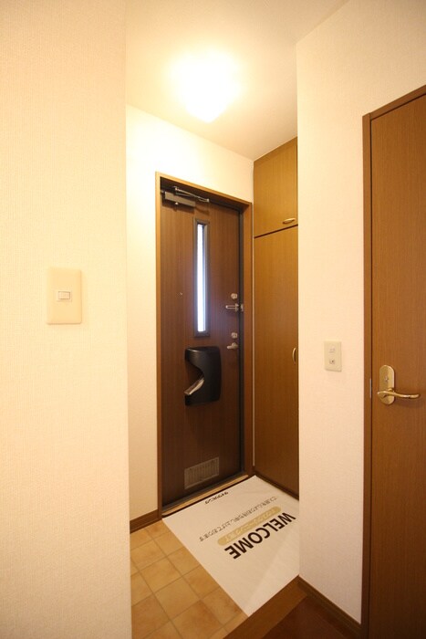 物件内観写真16　(玄関)