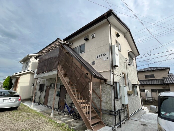 物件外観写真6　(駐車場)