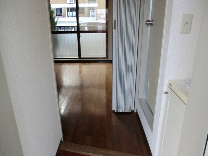 物件内観写真8　(玄関)