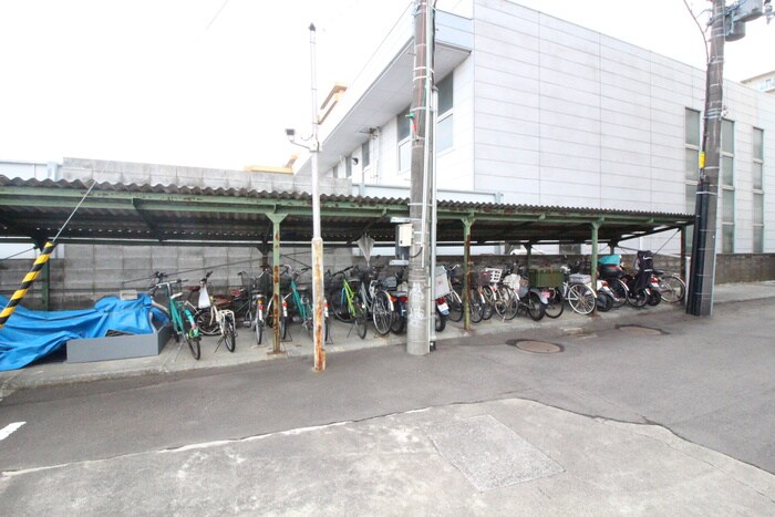 物件外観写真4　(駐輪場)