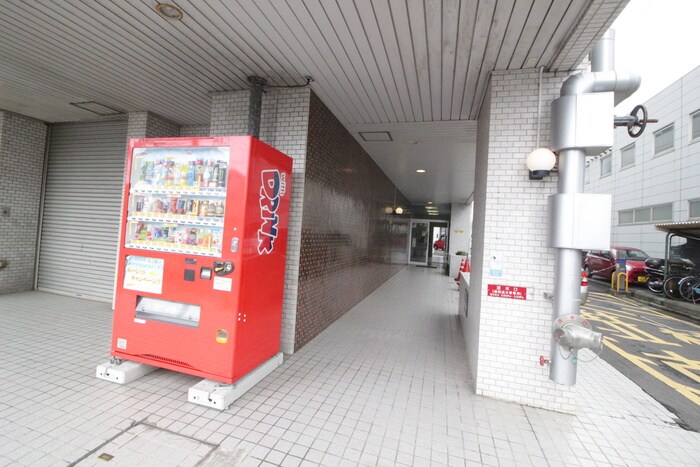 物件外観写真6　(エントランス部分)