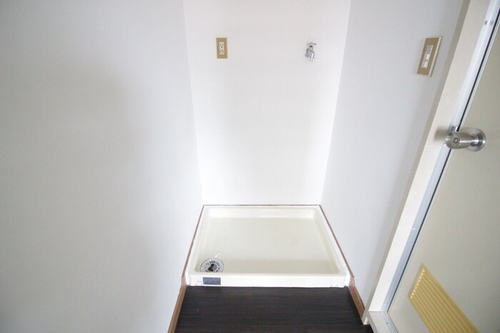 物件内観写真13　(洗濯機置場)