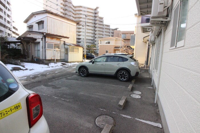 物件外観写真5　(駐車場)