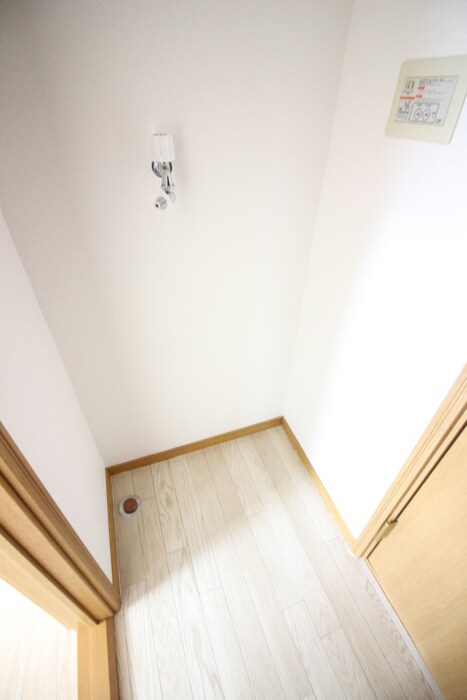 物件内観写真10　(洗濯機置場)