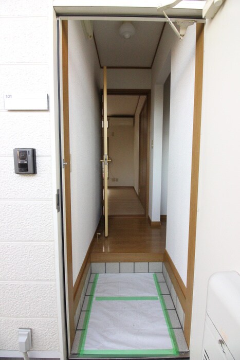 物件内観写真13　(玄関)
