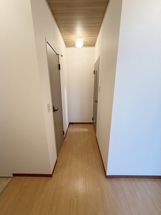 物件内観写真16　(廊下)