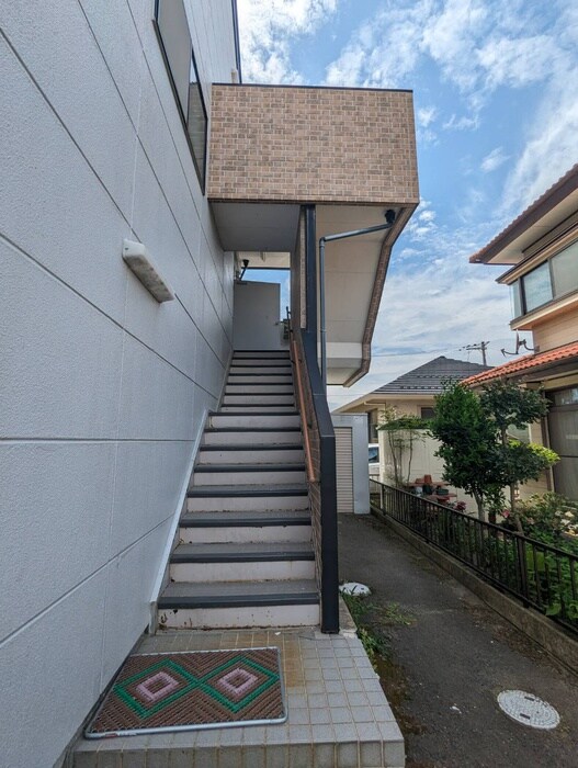 物件外観写真3　(エントランス部分)