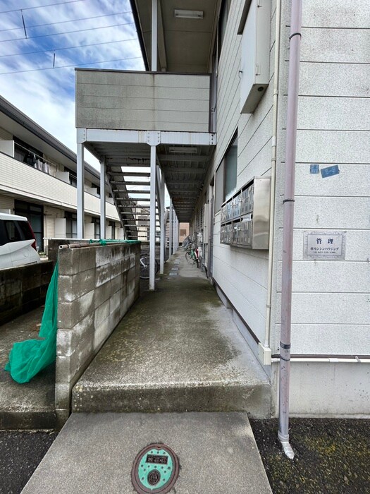 物件外観写真4　(エントランス部分)