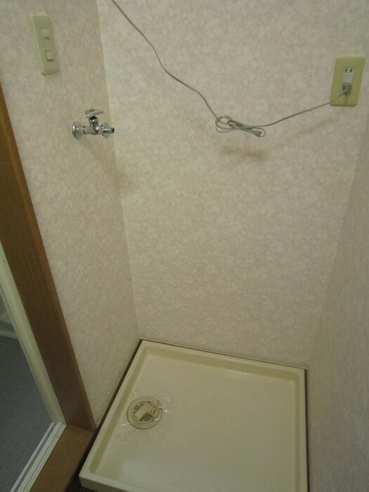 物件内観写真15　(洗濯機置場)