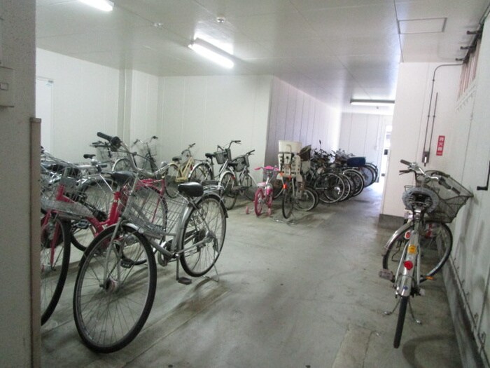 物件外観写真3　(駐輪場)