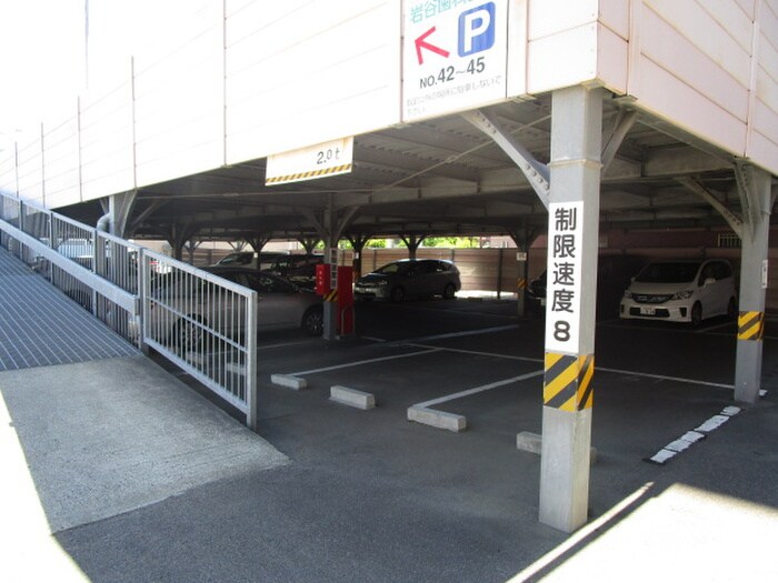 物件外観写真6　(駐車場)