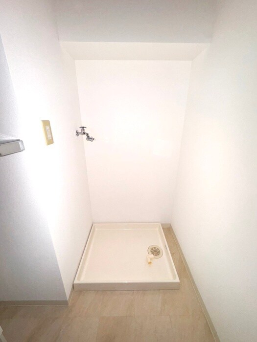 物件内観写真16　(洗濯機置場)