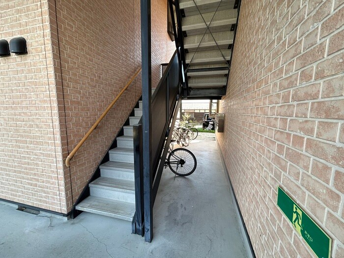 物件外観写真5　(駐輪場)